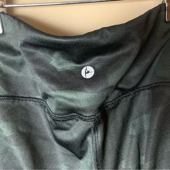 [90 Degree by Reflex] Mid Rise Dark Green & Black Camo Mesh Athletic Leggings - Picture 8 of 8